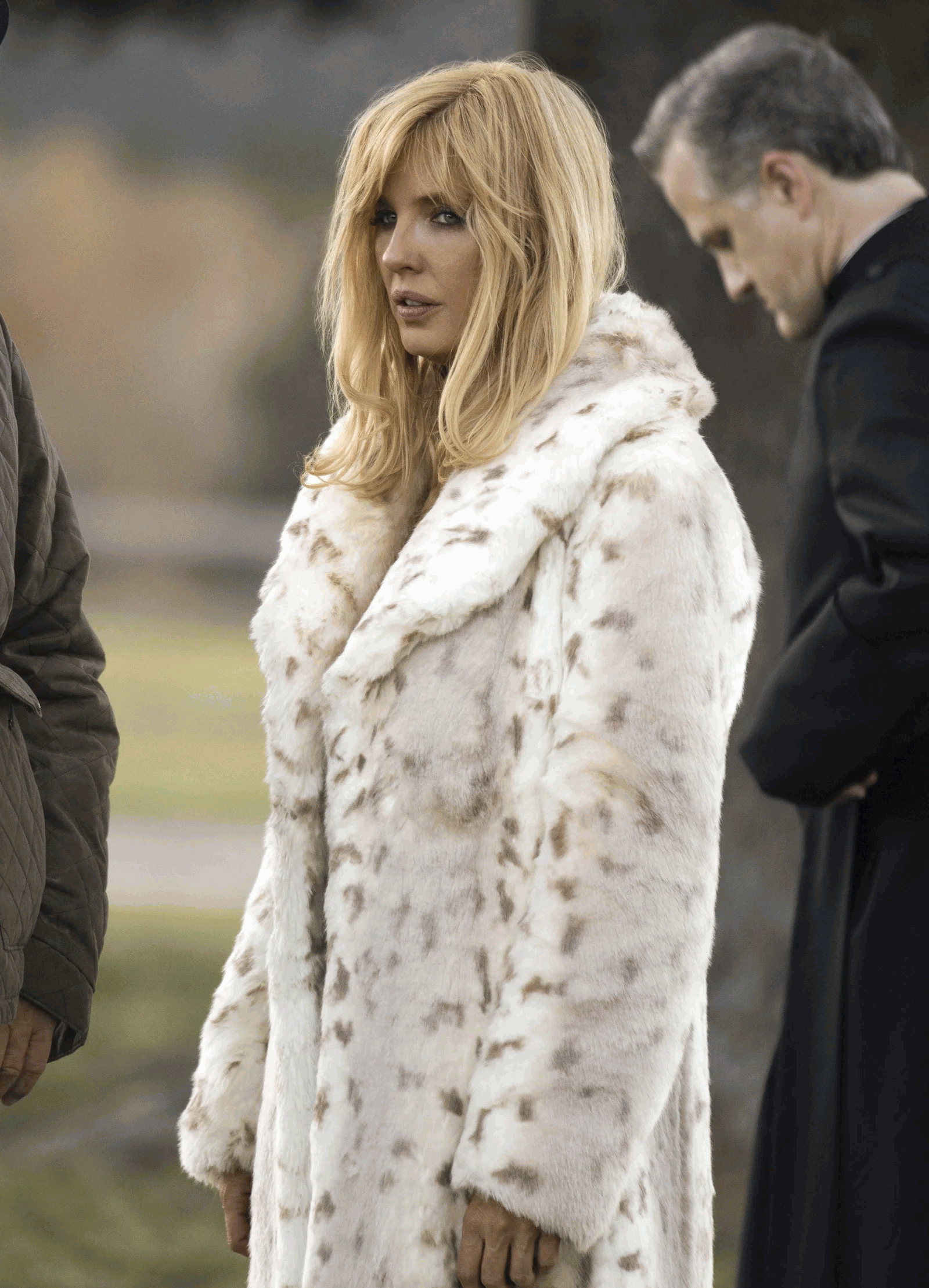 Coat Long Suit worn by Beth Dut­ton