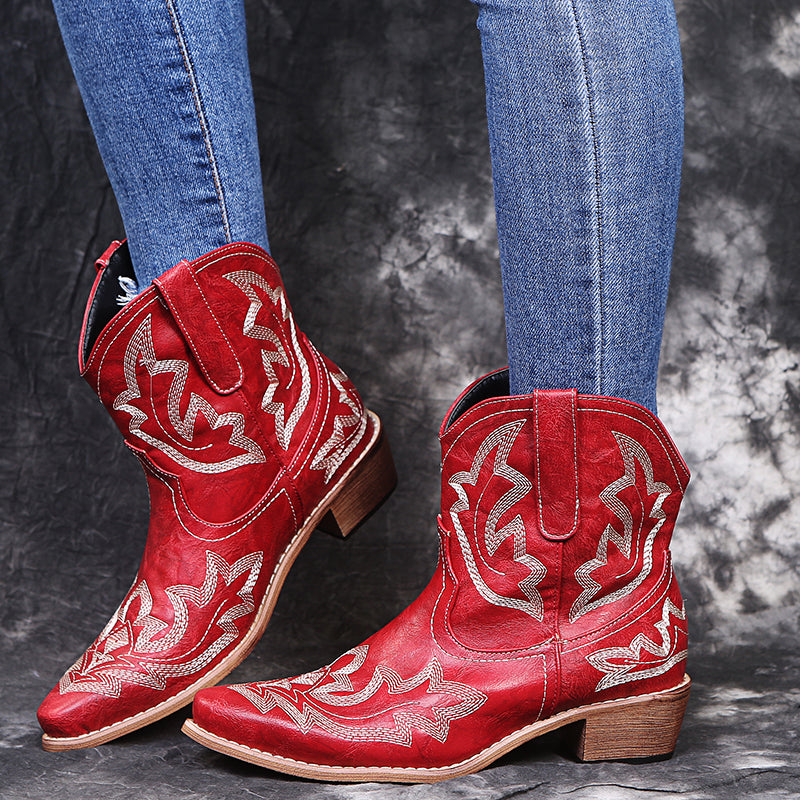 Martin Cowboy boots Embroidery Worn by Beth Dutton