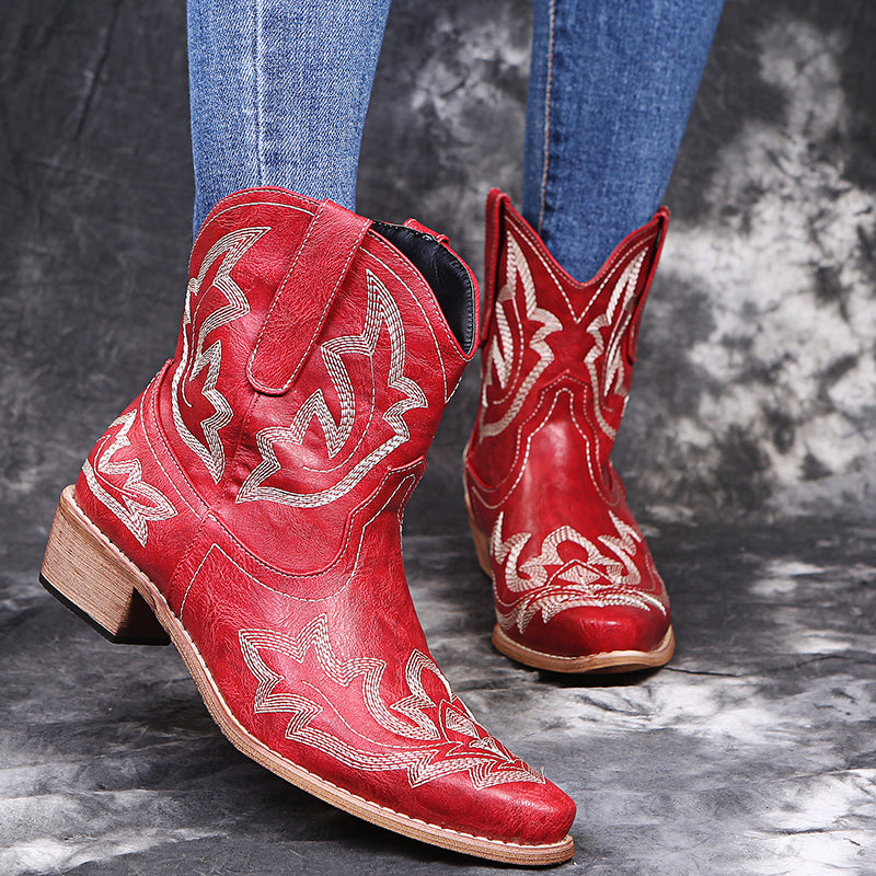 Martin Cowboy boots Embroidery Worn by Beth Dutton